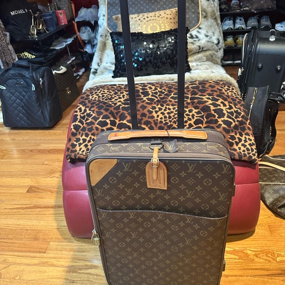 Louis Vuitton monogram carry on luggage - Picture 4 of 8